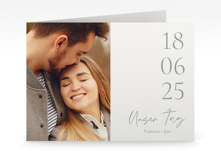 Hochzeitseinladung Day mittlere Klappkarte quer weiss hochglanz mit Datum im minimalistischen Design