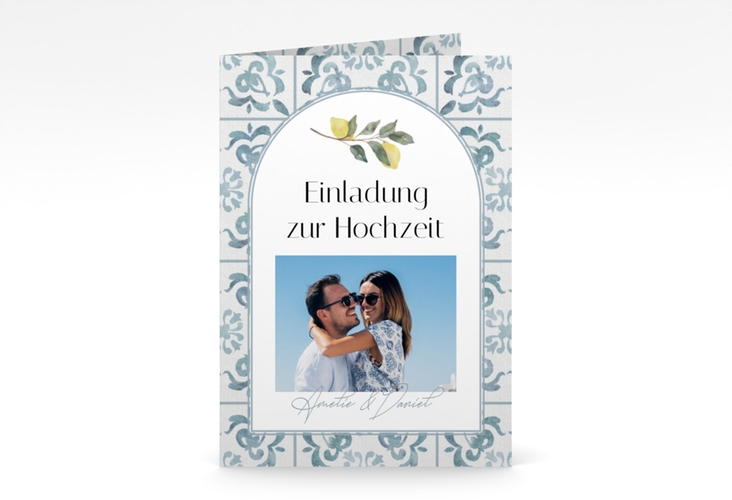 Einladungskarte Hochzeit Azulejo A6 Klappkarte hoch mit mediterranem Azulejo-Muster und Zitronen