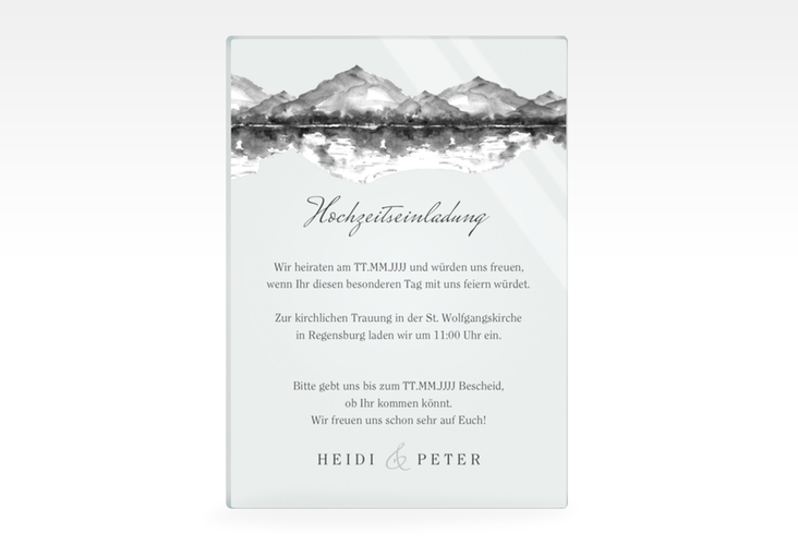 Acryl-Hochzeitseinladung Bergliebe Acrylkarte hoch grau hochglanz mit Gebirgspanorama für Berghochzeit
