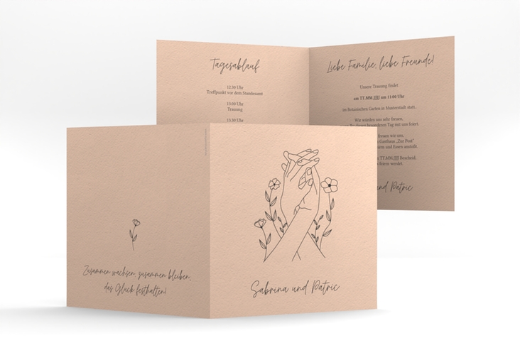 Hochzeitseinladung Blumenglück quadr. Klappkarte apricot hochglanz mit ineinander verschlungenen Händen