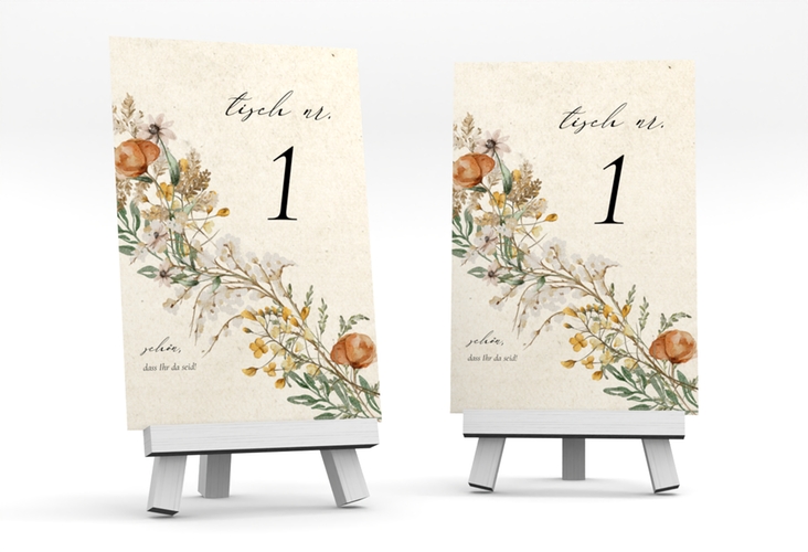 Tischnummer Hochzeit Wildfang Tischaufsteller beige mit getrockneten Wiesenblumen
