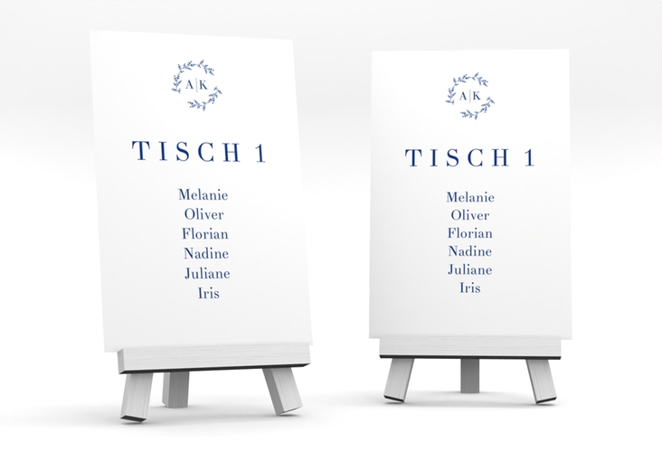 Tischaufsteller Hochzeit Filigrana Tischaufsteller blau in reduziertem Design mit Initialen und zartem Blätterkranz