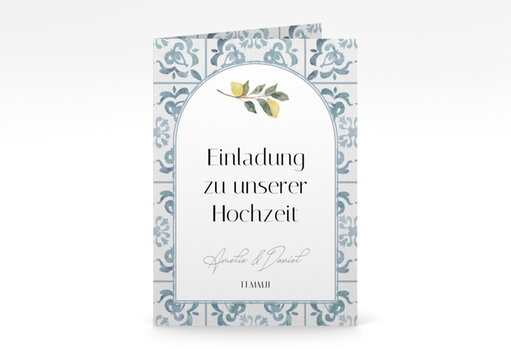Einladungskarte Hochzeit Azulejo A6 Klappkarte hoch blau mit mediterranem Azulejo-Muster und Zitronen