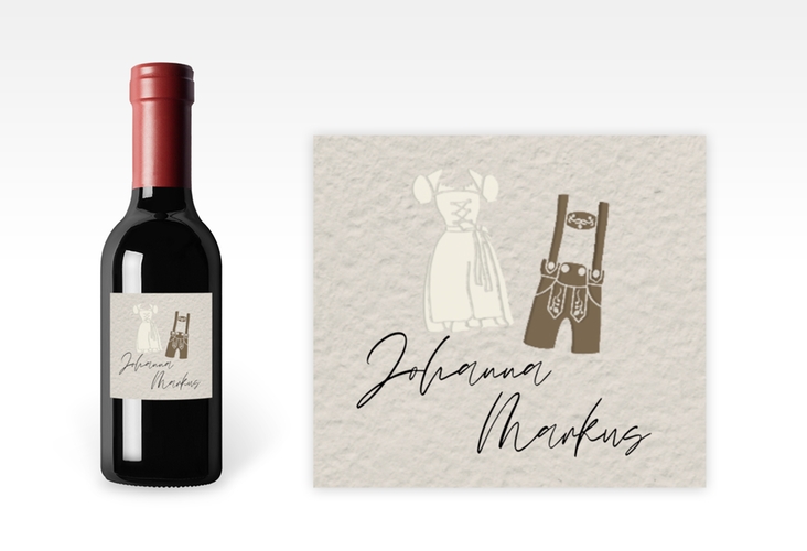 Piccoloetikett Hochzeit Trachtenhochzeit Etikett Piccolo beige mit Dirndl und Lederhose