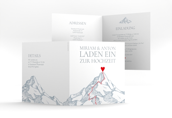 Hochzeitseinladung Berge quadr. Klappkarte mit Berggipfel und eingezeichneter Route zum Herzen