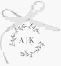 Geschenkanhänger Hochzeit Filigrana Geschenkanhänger, rund gruen in reduziertem Design mit Initialen und zartem Blätterkranz