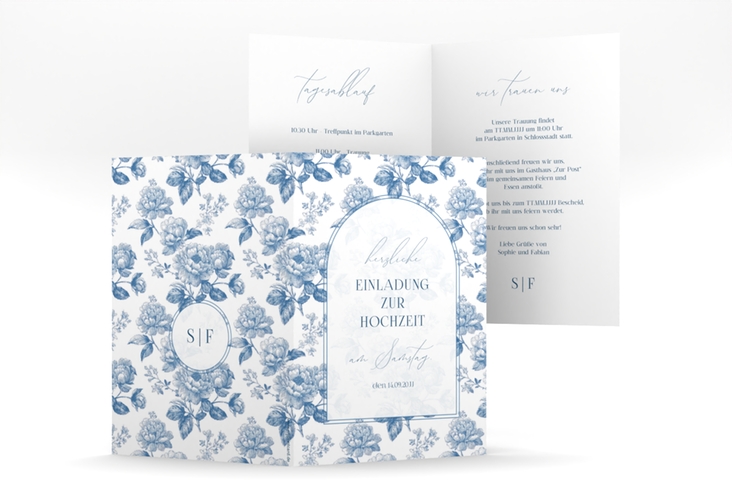 Einladungskarte Hochzeit Blue Floral A6 Klappkarte hoch mit blauem Blumenmuster auf weißem Grund