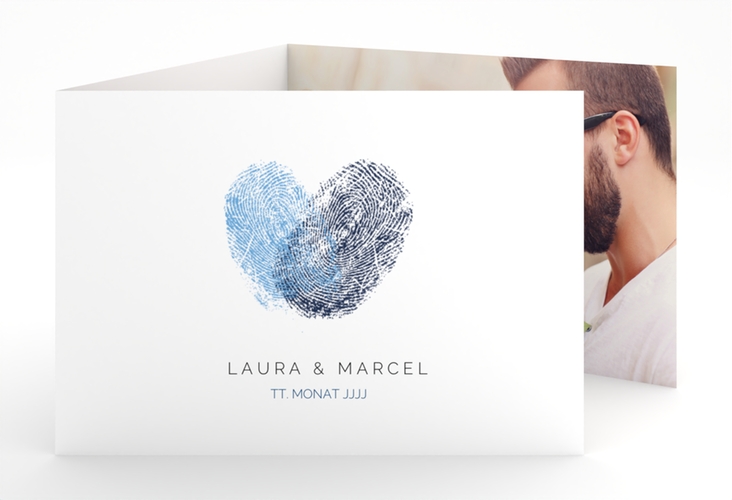 Hochzeitseinladung "Fingerprint" A6 Doppel-Klappkarte blau schlicht mit Fingerabdruck-Motiv