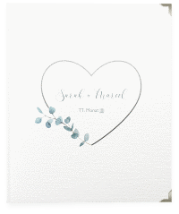 Klick: Details zu Hochzeitsalbum "Greenheart" anzeigen Hochzeitsalbum Greenheart 21 x 25 cm grau mit elegantem Herz und Eukalyptus-Zweig