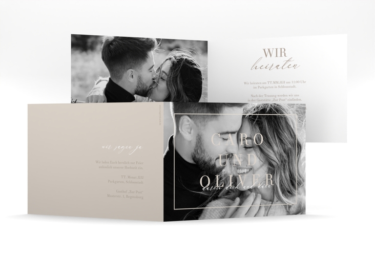 Hochzeitseinladung Moment mittlere Klappkarte quer mit großem Foto des Brautpaars