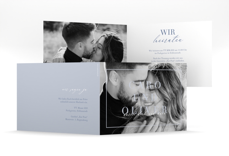 Hochzeitseinladung Moment mittlere Klappkarte quer blau hochglanz mit großem Foto des Brautpaars