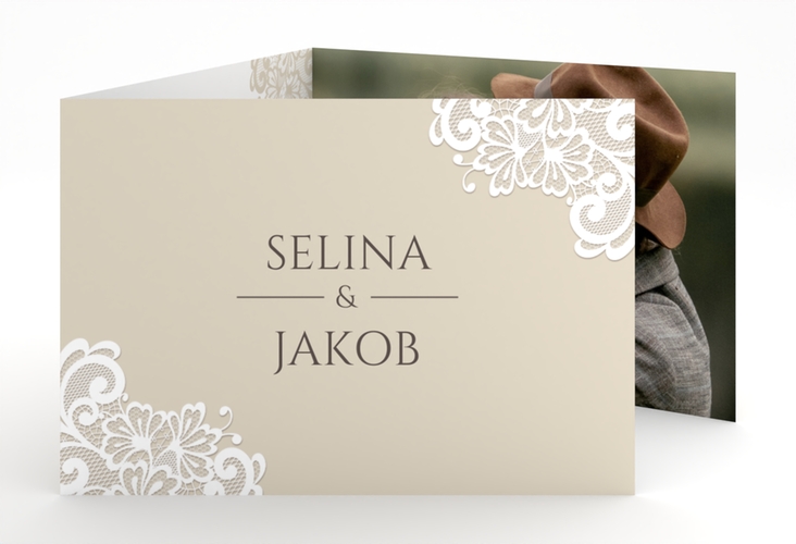 Hochzeitseinladung Vintage A6 Doppel-Klappkarte beige hochglanz mit floraler Spitze