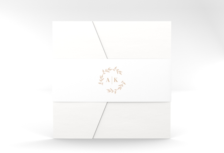 Hochzeitseinladung Filigrana Pocketfold beige hochglanz in reduziertem Design mit Initialen und zartem Blätterkranz