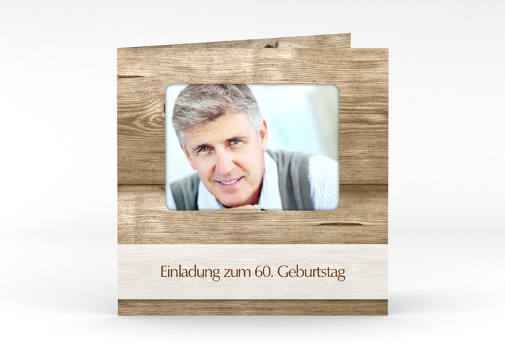 Einladung 60. Geburtstag Michael/Michaela quadr. Klappkarte im rustikalen Holz-Design mit Foto