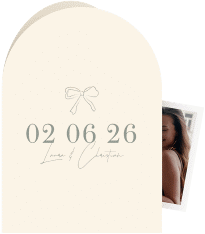 Klick: Details zu Einladungskarte Hochzeit "Bow" anzeigen Einladungskarte Hochzeit Bow A6 Bogen-Klappkarte + Foto beige