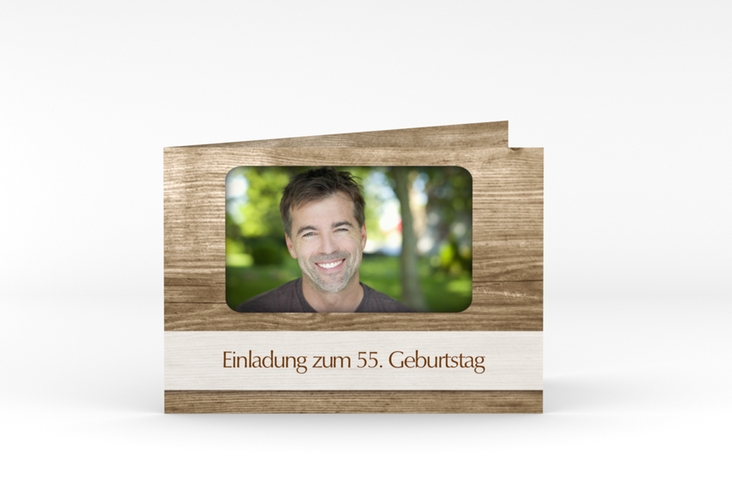 Einladung Geburtstag Michael/Michaela A6 Klappkarte quer hochglanz im rustikalen Holz-Design mit Foto