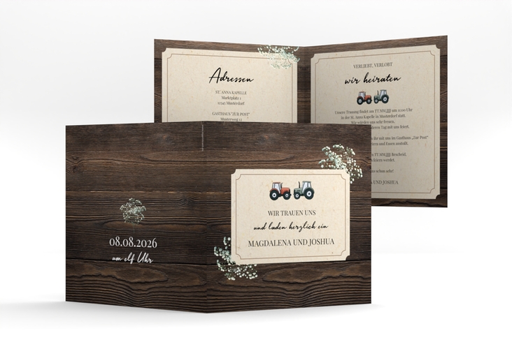 Hochzeitseinladung Bauernhochzeit quadr. Klappkarte in rustikaler Holz-Optik mit Schleierkraut und zwei kleinen Traktoren