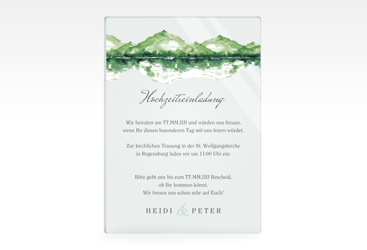 Acryl-Hochzeitseinladung Bergliebe Acrylkarte hoch gruen hochglanz mit Gebirgspanorama für Berghochzeit