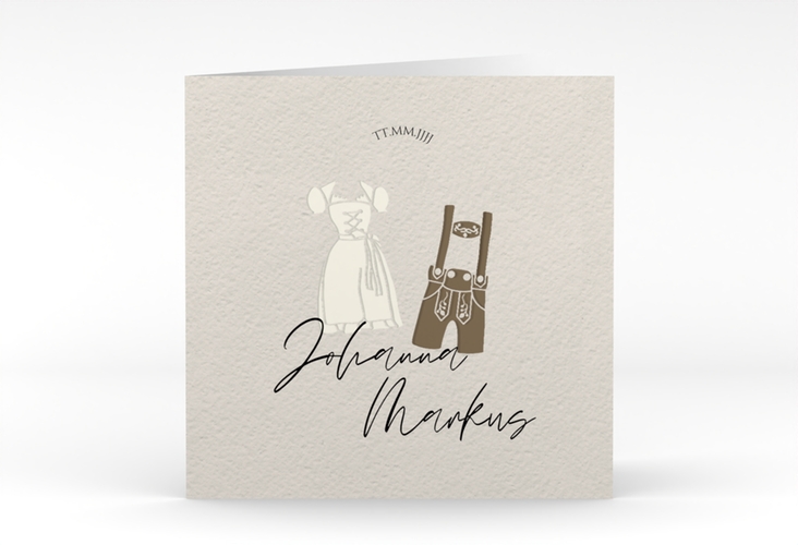 Hochzeitseinladung Trachtenhochzeit quadr. Klappkarte beige hochglanz mit Dirndl und Lederhose