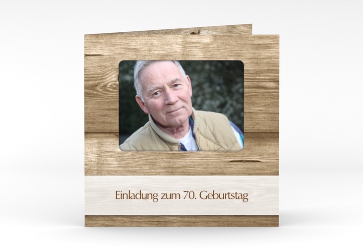 Einladung 70. Geburtstag Michael/Michaela quadr. Klappkarte im rustikalen Holz-Design mit Foto