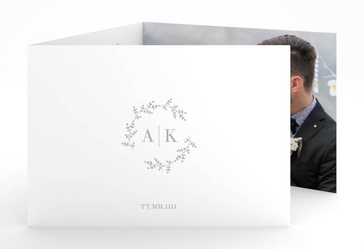 Hochzeitseinladung Filigrana A6 Doppel-Klappkarte in reduziertem Design mit Initialen und zartem Blätterkranz