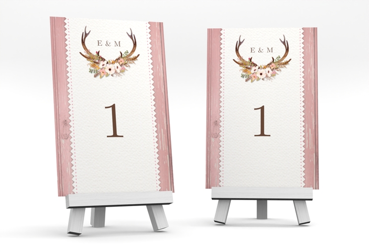 Tischnummer Hochzeit Heimatjuwel Tischaufsteller rosa mit Hirschgeweih und Holz-Hintergrund