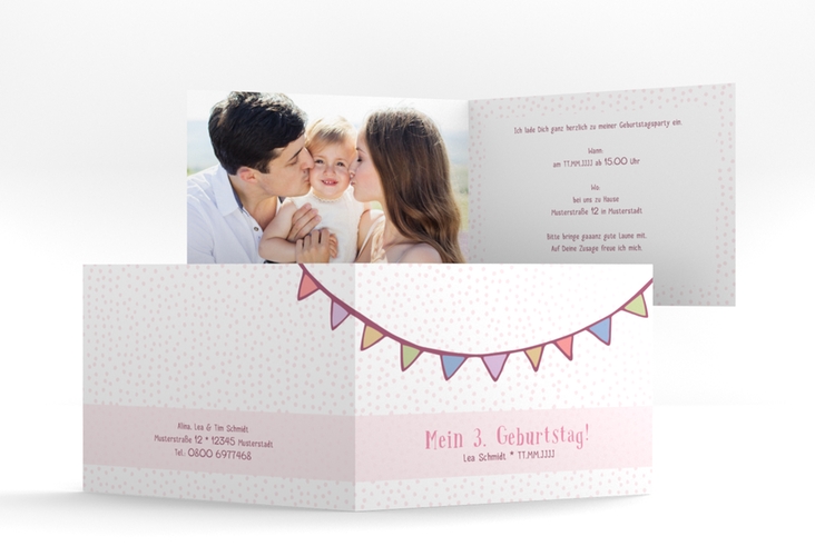 Einladungskarte Kindergeburtstag Freudig A6 Klappkarte quer rosa hochglanz mit Fähnchen-Girlande