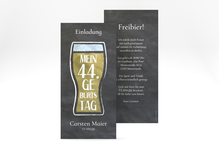 Einladung Geburtstag Bierglas lange Karte hoch mit Weizenglas auf Schiefertafel-Hintergrund