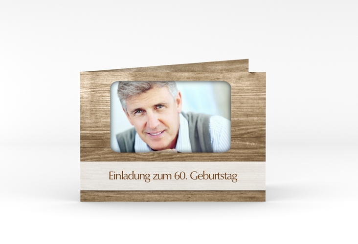 Einladung 60. Geburtstag Michael/Michaela A6 Klappkarte quer im rustikalen Holz-Design mit Foto
