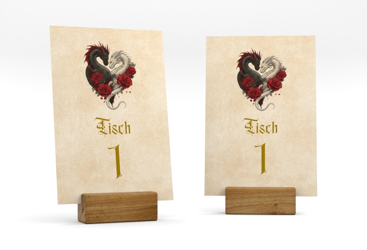 Tischnummer Hochzeit Drachenliebe Tischaufsteller beige mit schwarzem und weißem Drachen zu einem Herz verschlungen