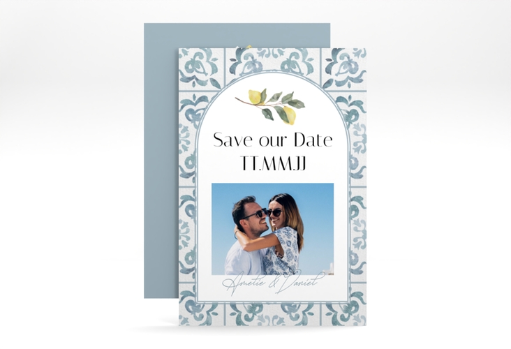 Save the Date-Karte Azulejo A6 Karte hoch mit mediterranem Azulejo-Muster und Zitronen