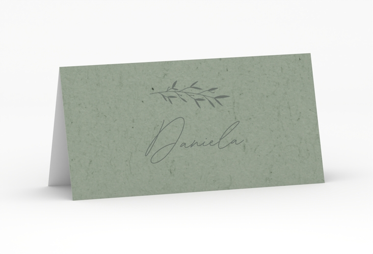 Tischkarte Hochzeit Greenletter Tischkarten gruen mit Initialen in elegantem Goldrahmen mit Blättern