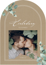Klick: Details zu Einladung Rundbogen "Eucalypt" anzeigen Einladung Rundbogen Eucalypt mittlere Bogen-Karte + Foto Kraftpapier mit Eukalyptus und edlem Rahmen