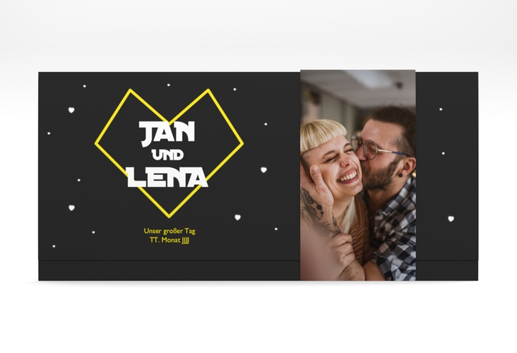 Hochzeitseinladung Starlove Wickelfalzkarte + Banderole schwarz mit Sci-Fi-Universum