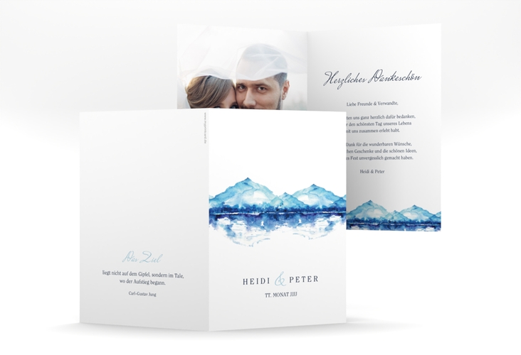 Danksagungskarte Hochzeit Bergliebe A6 Klappkarte hoch blau mit Gebirgspanorama für Berghochzeit