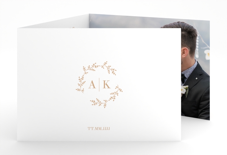 Hochzeitseinladung Filigrana A6 Doppel-Klappkarte beige in reduziertem Design mit Initialen und zartem Blätterkranz