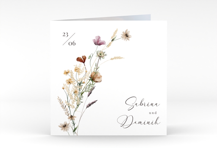 Hochzeitseinladung Sauvages quadr. Klappkarte weiss hochglanz mit getrockneten Wiesenblumen