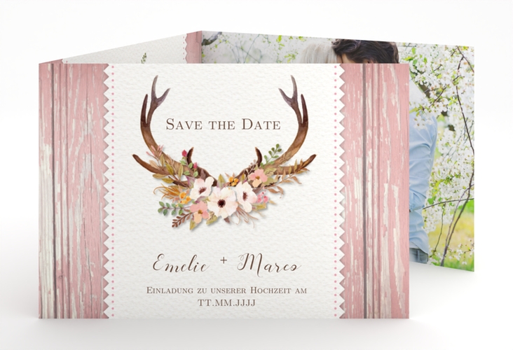 Hochzeitseinladung Heimatjuwel A6 Doppel-Klappkarte rosa mit Hirschgeweih und Holz-Hintergrund
