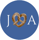 Aufkleber Hochzeit Bayrisch Aufkleber, selbstklebend, rund blau mit weiß-blauen Rauten und Brezel in Herzform