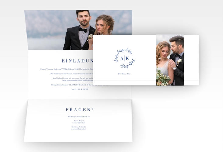 Hochzeitseinladung Filigrana Wickelfalzkarte + Banderole blau hochglanz in reduziertem Design mit Initialen und zartem Blätterkranz
