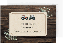 Antwortkarte Hochzeit Bauernhochzeit A6 Postkarte braun in rustikaler Holz-Optik mit Schleierkraut und zwei kleinen Traktoren