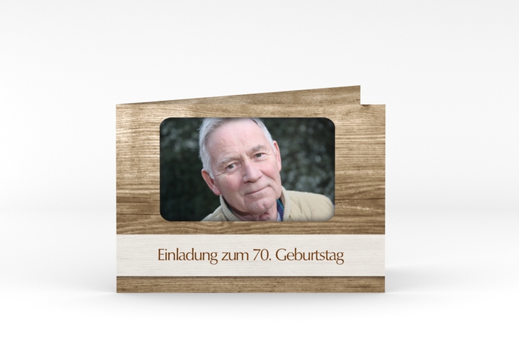 Einladung 70. Geburtstag Michael/Michaela A6 Klappkarte quer im rustikalen Holz-Design mit Foto