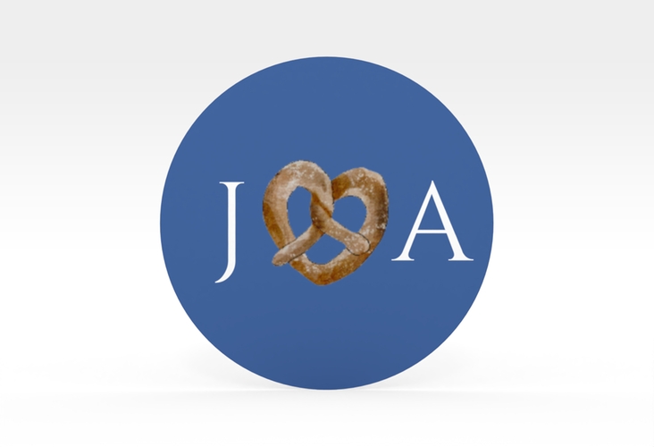 Aufkleber Hochzeit Bayrisch Aufkleber, selbstklebend, rund mit weiß-blauen Rauten und Brezel in Herzform