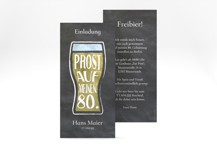 Einladung 80. Geburtstag Bierglas lange Karte hoch mit Weizenglas auf Schiefertafel-Hintergrund