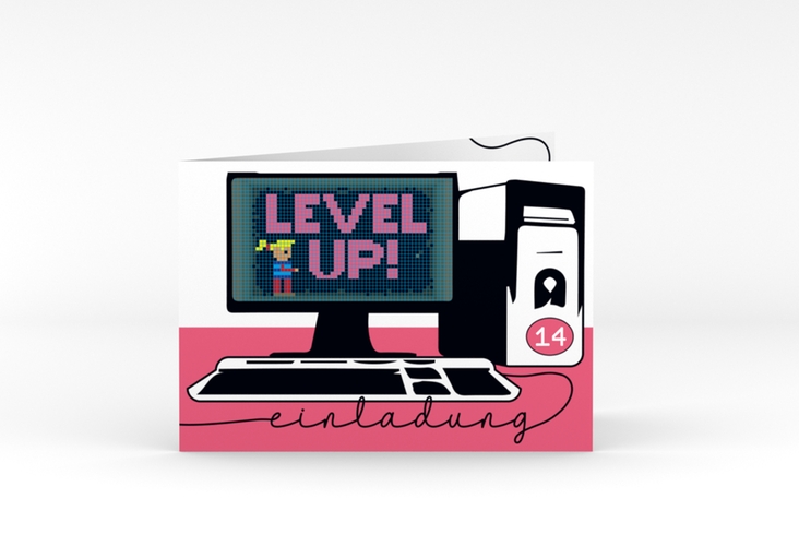 Einladungskarte Kindergeburtstag LevelUp A6 Klappkarte quer pink hochglanz mit Gaming-Computer