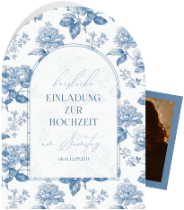 Klick: Details zu Einladungskarte Hochzeit "Blue Floral" anzeigen Einladungskarte Hochzeit Blue Floral A6 Bogen-Klappkarte + Foto weiss mit blauem Blumenmuster auf weißem Grund