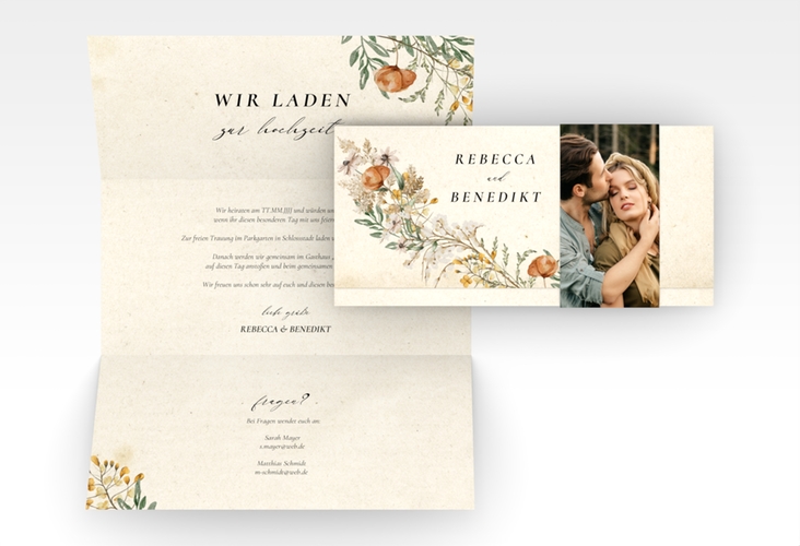 Hochzeitseinladung Wildfang Wickelfalzkarte + Banderole beige mit getrockneten Wiesenblumen
