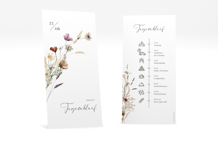 Tagesablauf Hochzeit Selvatica lange Karte hoch mit getrockneten Wiesenblumen