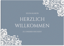Klick: Details zu Willkommensschild Leinwand "Vintage" anzeigen Willkommensschild Leinwand Vintage 70 x 50 cm Leinwand blau mit floraler Spitze