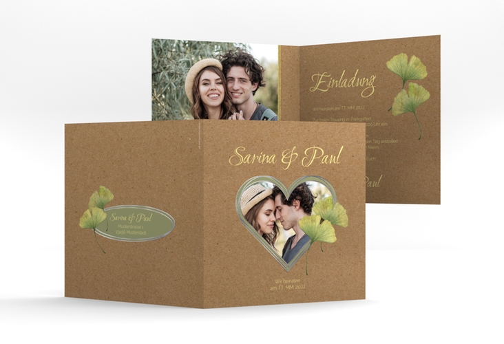Hochzeitseinladung Ginko quadr. Klappkarte Kraftpapier silber mit Herz und zwei Ginkgo-Blättern